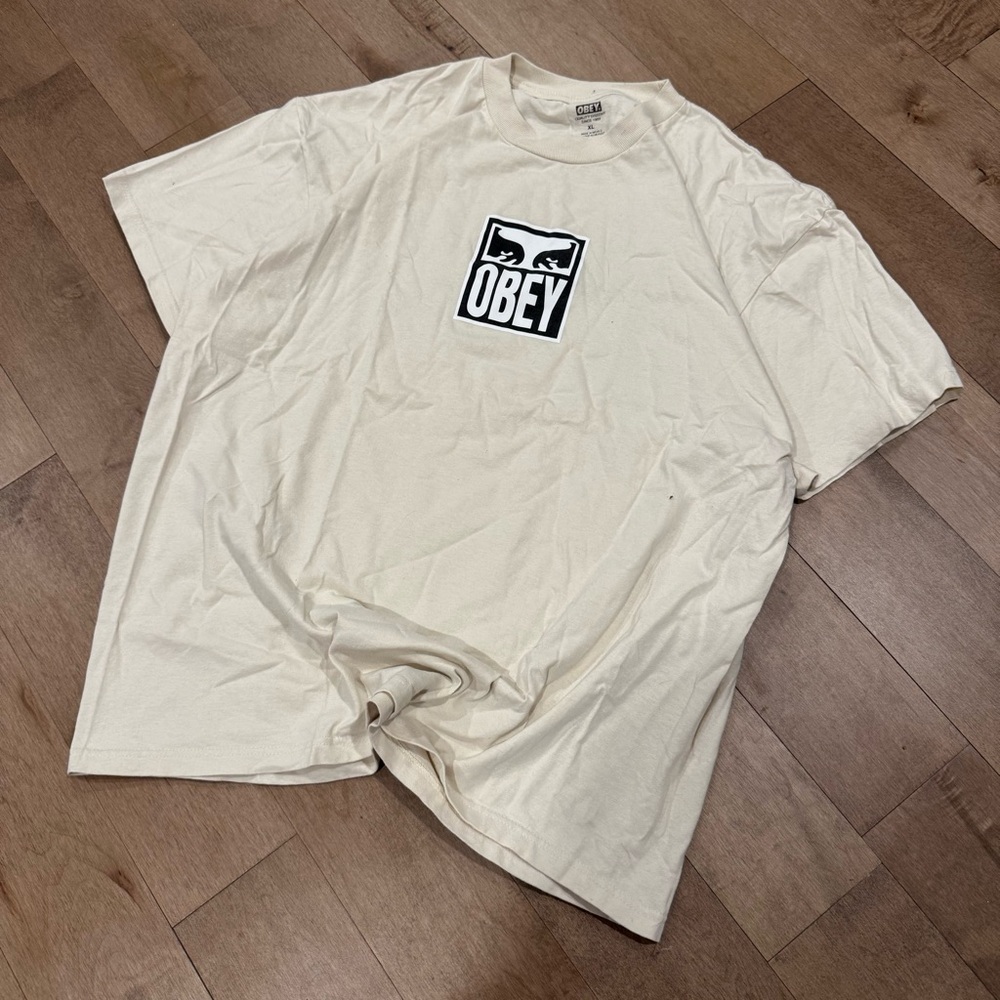 Obey skateboard tee XL
